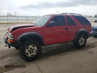 2001 Chevrolet Blazer LS z VIN 1GNCT18W71K247094, wystawiony jako Copart lot #53748065 z przebiegiem 145 695 mil mil oraz Szkoda całkowita • Salvage title. Historia ofert i sprzedaży dostępna na DreamBid. Obrazek 1.