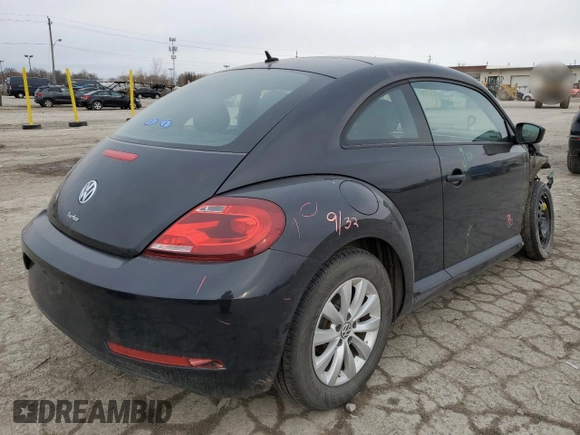 2017 Volkswagen Beetle Fleet z VIN 3VWF17AT8HM621534, wystawiony jako Copart lot #49889215 z przebiegiem 87 960 mil mil oraz Szkoda całkowita • Salvage title. Historia ofert i sprzedaży dostępna na DreamBid. Obrazek 3.