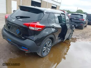 2019 Nissan Kicks SV with VIN 3N1CP5CU1KL526103, listed as a IAAI auction lot 40405698 with 76,009 mi miles. Bid and sale history available at carsss.com. Image 4.