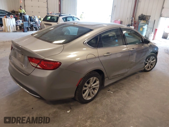 2015 Chrysler 200 Limited z VIN 1C3CCCAB1FN679279, wystawiony jako IAAI lot #42070078 z przebiegiem 149 608 mil mil oraz . Historia ofert i sprzedaży dostępna na DreamBid. Obrazek 4.