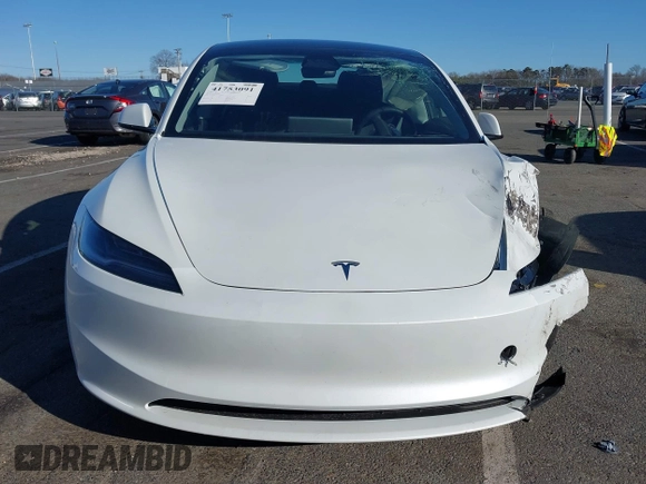 2025 Tesla Model 3 Long Range z VIN 5YJ3E1EB3SF911796, wystawiony jako IAAI lot #41753091 z przebiegiem 1 751 mil mil oraz . Historia ofert i sprzedaży dostępna na DreamBid. Obrazek 12.