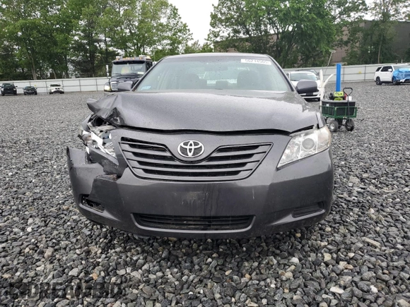 2009 Toyota Camry LE z VIN 4T1BK46K69U091909, wystawiony jako Copart lot #56214505 z przebiegiem 157 133 mil mil oraz Czysty tytuł • Clean title. Historia ofert i sprzedaży dostępna na DreamBid. Obrazek 5.