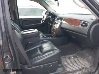 2007 Chevrolet Silverado 1500 LTZ with VIN 2GCEK13YX71690006, listed as a IAAI auction lot 41335272 with 249,949 mi miles. Bid and sale history available at carsss.com. Image 5.