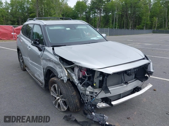 2024 Toyota Highlander LE with VIN 5TDKDRBH6RS532755, listed as a IAAI auction lot 42368462 with 8,337 mi miles and . Bid and sale history available at DreamBid. Image 6.