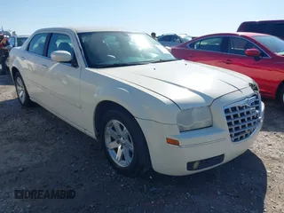 2007 Chrysler 300 Touring z VIN 2C3KA53G17H715729, wystawiony jako IAAI lot #41999282 z przebiegiem 130 444 mil mil oraz . Historia ofert i sprzedaży dostępna na DreamBid. Obrazek 1.
