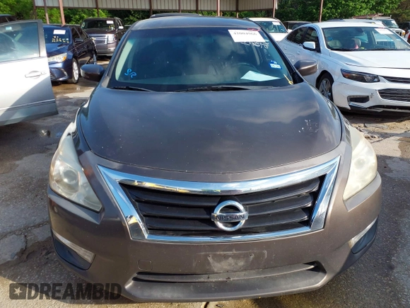 2014 Nissan Altima SV with VIN 1N4AL3AP0EC131305, listed as a IAAI auction lot 42004966 with 213,947 mi miles and . Bid and sale history available at carsss.com. Image 6.