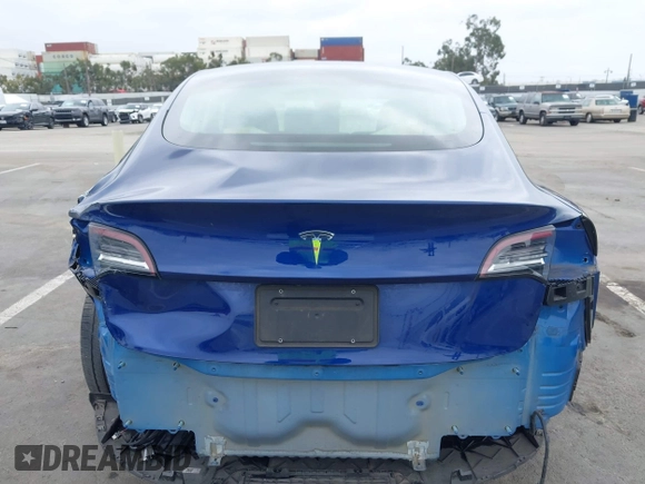 2020 Tesla Model 3 Standard Range Plus z VIN 5YJ3E1EA7LF705809, wystawiony jako IAAI lot #42146416 z przebiegiem 52 056 mil mil oraz . Historia ofert i sprzedaży dostępna na DreamBid. Obrazek 17.