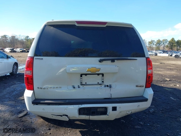 2010 Chevrolet Suburban LT with VIN 1GNUKJE36AR132205, listed as a IAAI auction lot 41447650 with 179,151 mi miles. Bid and sale history available at carsss.com. Image 16.
