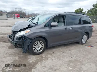 2014 Toyota Sienna XLE with VIN 5TDYK3DC0ES422700, listed as a IAAI auction lot 42049181 with 147,498 mi miles. Bid and sale history available at carsss.com. Image 17.