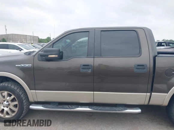 2008 Ford F-150 XLT z VIN 1FTPW12V98FA17013, wystawiony jako IAAI lot #42297759 z przebiegiem 149 487 mil mil oraz . Historia ofert i sprzedaży dostępna na DreamBid. Obrazek 14.