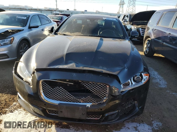 2015 Jaguar XJ Portfolio z VIN SAJWJ2GD9F8V85717, wystawiony jako Copart lot #82539734 z przebiegiem 113 721 mil mil oraz Szkoda całkowita • Salvage title. Historia ofert i sprzedaży dostępna na DreamBid. Obrazek 5.