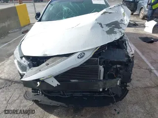 2018 Kia Optima LX with VIN 5XXGT4L30JG263429, listed as a IAAI auction lot 41729317 with 1 mi miles. Bid and sale history available at carsss.com. Image 6.