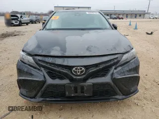 2022 Toyota Camry SE with VIN 4T1G11AK4NU621285, listed as a Copart auction lot 42972115 with 51,541 mi miles and Salvage Title. Bid and sale history available at carsss.com. Image 5.
