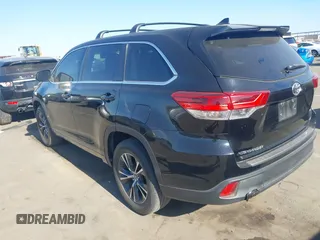 2018 Toyota Highlander LE with VIN 5TDZZRFH5JS266501, listed as a IAAI auction lot 41209838 with 99,340 mi miles and . Bid and sale history available at DreamBid. Image 3.
