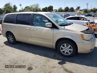 2010 Chrysler Town & Country Touring z VIN 2A4RR5D13AR257765, wystawiony jako Copart lot #61048635 z przebiegiem 165 220 mil mil oraz Czysty tytuł • Clean title. Historia ofert i sprzedaży dostępna na DreamBid. Obrazek 4.