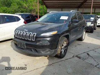 2014 Jeep Cherokee Latitude with VIN 1C4PJMCS5EW294743, listed as a IAAI auction lot 42098992 with 185,814 mi miles. Bid and sale history available at carsss.com. Image 2.