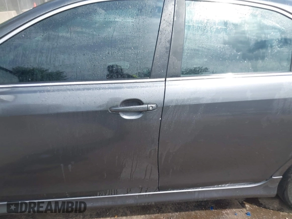2011 Toyota Camry LE z VIN 4T1BF3EK5BU604704, wystawiony jako IAAI lot #39739905 z przebiegiem 184 706 mil mil oraz . Historia ofert i sprzedaży dostępna na DreamBid. Obrazek 13.