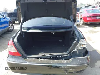 2007 Mercedes-Benz E 350 z VIN WDBUF56X37B065908, wystawiony jako IAAI lot #42347753 z przebiegiem 183 763 mil mil oraz . Historia ofert i sprzedaży dostępna na DreamBid. Obrazek 6.