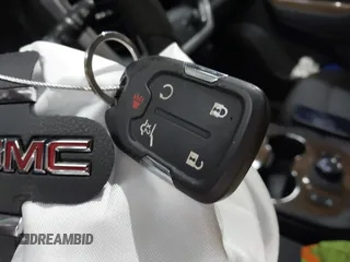 2023 GMC Acadia SLE z VIN 1GKKNRL48PZ162983, wystawiony jako IAAI lot #41147358 z przebiegiem 26 916 mil mil oraz . Historia ofert i sprzedaży dostępna na DreamBid. Obrazek 11.