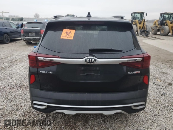 2021 Kia Seltos SX with VIN KNDETCA25M7110053, listed as a Copart auction lot 85550004 with 0 mi miles and Salvage Title. Bid and sale history available at carsss.com. Image 6.