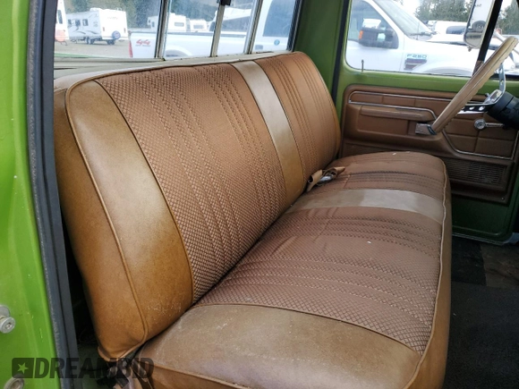 1973 Ford F-250 z VIN F25YRQ44499, wystawiony jako Copart lot #76903644 z przebiegiem 94 832 mil mil oraz Czysty tytuł • Clean title. Historia ofert i sprzedaży dostępna na DreamBid. Obrazek 10.