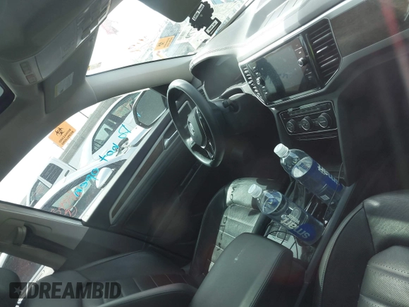 2019 Volkswagen Atlas SEL Premium z VIN 1V2NR2CA2KC530661, wystawiony jako IAAI lot #42033779 z przebiegiem Nie podano mil oraz . Historia ofert i sprzedaży dostępna na DreamBid. Obrazek 5.