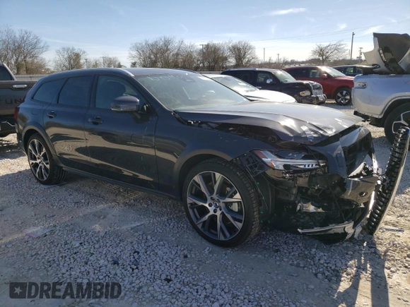 2023 Volvo V90 Ultimate with VIN YV4062NCXP1161289, listed as a Copart auction lot 39721384 with 4,467 mi miles and . Bid and sale history available at DreamBid. Image 4.