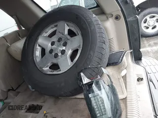 2004 Chevrolet Tahoe LS with VIN 1GNEC13TX4R282908, listed as a IAAI auction lot 41563027 with 1 mi miles. Bid and sale history available at carsss.com. Image 12.
