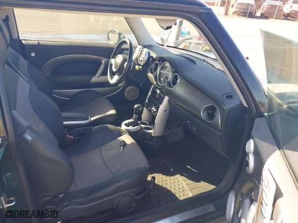 2006 MINI Cooper Hardtop S with VIN WMWRE33566TJ34081, listed as a IAAI auction lot 41265659 with 71,441 mi miles. Bid and sale history available at carsss.com. Image 5.