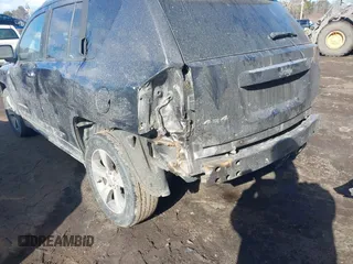 2016 Jeep Compass Latitude with VIN 1C4NJDEB7GD746114, listed as a IAAI auction lot 41571587 with 112,645 mi miles. Bid and sale history available at carsss.com. Image 6.