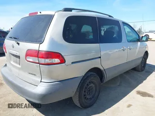 2002 Toyota Sienna CE with VIN 4T3ZF19C82U456772, listed as a IAAI auction lot 41880102 with 288,228 mi miles. Bid and sale history available at carsss.com. Image 4.
