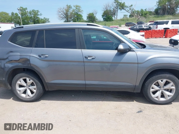 2018 Volkswagen Atlas SE with VIN 1V2KR2CA2JC585922, listed as a IAAI auction lot 42488658 with 105,878 mi miles and . Bid and sale history available at DreamBid. Image 13.