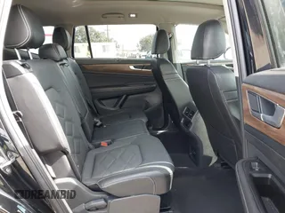 2024 Volkswagen Atlas SE z VIN 1V2JR2CAXRC512272, wystawiony jako IAAI lot #41642077 z przebiegiem 13 583 mil mil oraz . Historia ofert i sprzedaży dostępna na DreamBid. Obrazek 8.
