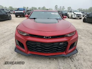 2018 Chevrolet Camaro ZL1 z VIN 1G1FK1R69J0142195, wystawiony jako Copart lot #51128215 z przebiegiem 55 979 mil mil oraz Szkody całkowita. Historia ofert i sprzedaży dostępna na DreamBid. Obrazek 5.