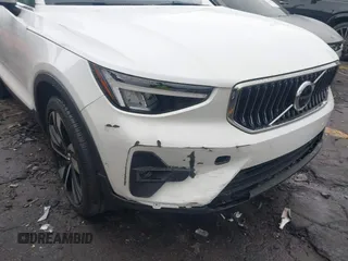 2023 Volvo XC40 Ultimate Bright Theme с VIN YV4L12UA6P2057484, выставлен на аукционе IAAI как лот 40963901 с пробегом 8 196 миль миль и . История ставок и продаж доступна на DreamBid. Изображение 18.