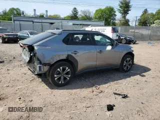 2024 Subaru Solterra Limited z VIN JTMABABA3RA048190, wystawiony jako Copart lot #54700725 z przebiegiem 7 837 mil mil oraz Szkoda całkowita • Salvage title. Historia ofert i sprzedaży dostępna na DreamBid. Obrazek 3.