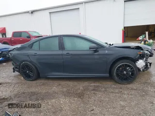 2025 Toyota Camry LE z VIN 4T1DAACK5SU543384, wystawiony jako IAAI lot #41522073 z przebiegiem 27 308 mil mil oraz . Historia ofert i sprzedaży dostępna na DreamBid. Obrazek 13.