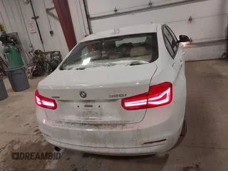 2016 BMW 3 Series 320i xDrive z VIN WBA8E5G5XGNT93549, wystawiony jako IAAI lot #41527046 z przebiegiem 101 743 mil mil oraz . Historia ofert i sprzedaży dostępna na DreamBid. Obrazek 16.