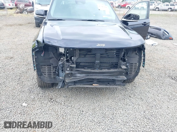 2024 Jeep Grand Cherokee z VIN 1C4RJYB65R8959249, wystawiony jako IAAI lot #42507281 z przebiegiem 26 904 mil mil oraz . Historia ofert i sprzedaży dostępna na DreamBid. Obrazek 6.