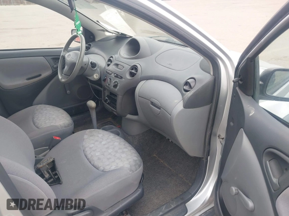 2000 Toyota ECHO z VIN JTDBT1235Y0060266, wystawiony jako IAAI lot #41840654 z przebiegiem 98 479 mil mil oraz . Historia ofert i sprzedaży dostępna na DreamBid. Obrazek 5.