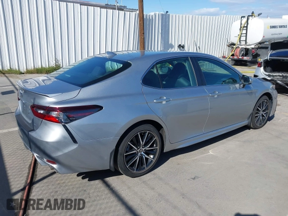 2021 Toyota Camry SE Nightshade with VIN 4T1G11AK2MU539134, listed as a IAAI auction lot 41953365 with 42,350 mi miles and . Bid and sale history available at carsss.com. Image 4.