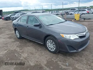 2012 Toyota Camry L z VIN 4T4BF1FK9CR185105, wystawiony jako IAAI lot #42230590 z przebiegiem 220 748 mil mil oraz . Historia ofert i sprzedaży dostępna na DreamBid. Obrazek 1.