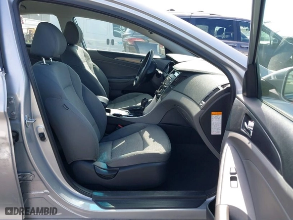 2012 Hyundai Sonata Hybrid with VIN KMHEC4A48CA027852, listed as a IAAI auction lot 41543446 with 163,504 mi miles. Bid and sale history available at carsss.com. Image 5.