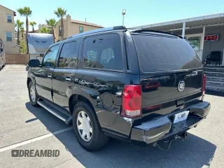 2002 Cadillac Escalade z VIN 1GYEC63T22R113253, wystawiony jako Copart lot #56408115 z przebiegiem 249 604 mil mil oraz Szkody całkowita. Historia ofert i sprzedaży dostępna na DreamBid. Obrazek 3.