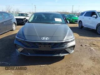 2024 Hyundai Elantra SEL z VIN KMHLM4DG4RU805694, wystawiony jako IAAI lot #41893956 z przebiegiem 4 856 mil mil oraz . Historia ofert i sprzedaży dostępna na DreamBid. Obrazek 12.