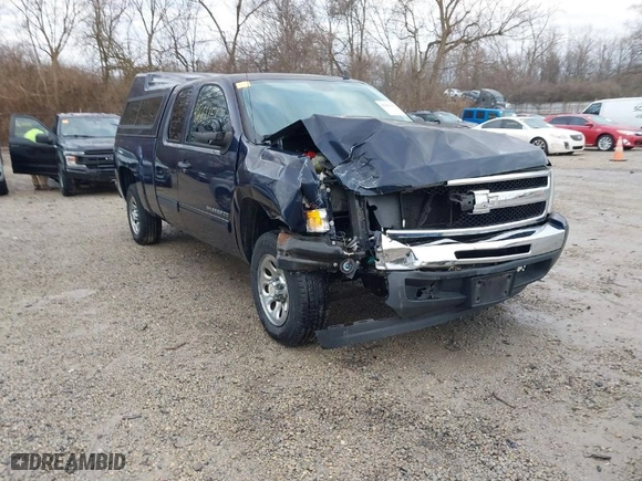 2011 Chevrolet Silverado 1500 LS with VIN 1GCRCREA6BZ352387, listed as a IAAI auction lot 41661151 with 112,523 mi miles. Bid and sale history available at carsss.com. Image 1.