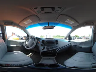 2012 Toyota Sienna LE AAS z VIN 5TDKK3DC9CS252274, wystawiony jako IAAI lot #42553516 z przebiegiem 311 650 mil mil oraz . Historia ofert i sprzedaży dostępna na DreamBid. Obrazek 18.