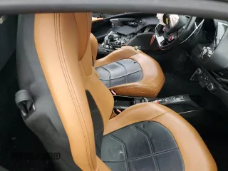 2018 Ferrari 488 z VIN ZFF80AMA6J0231516, wystawiony jako Copart lot #79886954 z przebiegiem Nie podano mil oraz Szkody całkowita. Historia ofert i sprzedaży dostępna na DreamBid. Obrazek 10.