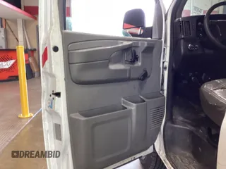 2012 Chevrolet Express Cargo z VIN 1GCSGAFX2C1142220, wystawiony jako IAAI lot #42485922 z przebiegiem 252 780 mil mil oraz . Historia ofert i sprzedaży dostępna na DreamBid. Obrazek 1.