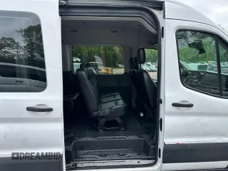 2020 Ford Transit Passenger XL z VIN 1FBAX9C8XLKB11657, wystawiony jako Copart lot #57572315 z przebiegiem 127 139 mil mil oraz Tytuł czysty. Historia ofert i sprzedaży dostępna na DreamBid. Obrazek 8.
